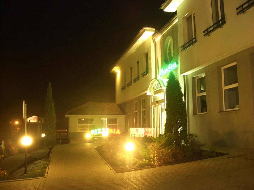 Mondeo Prague Hotel Esterno foto
